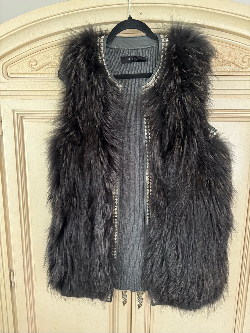 Rizal Women's Faux Fur Vest - Charcoal Gray